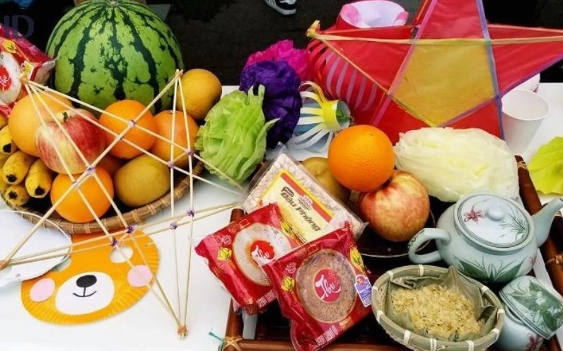 4 thứ cần có trên mâm cỗ cúng rằm tháng 8