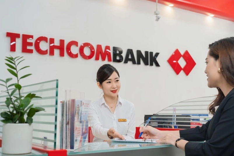 Bạn hãy chủ động liên hệ tới các chuyên viên ngân hàng để được tư vấn về lãi suất cùng các khoản phí có thể phát sinh khi vay vốn.
