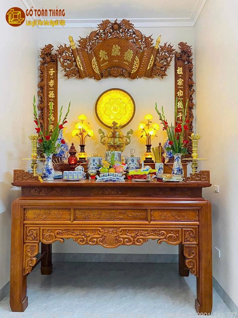 Bao sái bàn thờ là việc lau dọn bàn thờ sạch sẽ