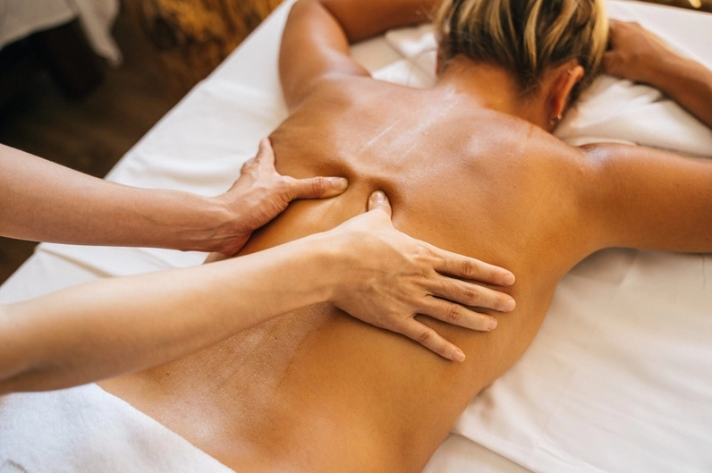Cách massage thư giãn từ A - Z tại nhà cho nữ