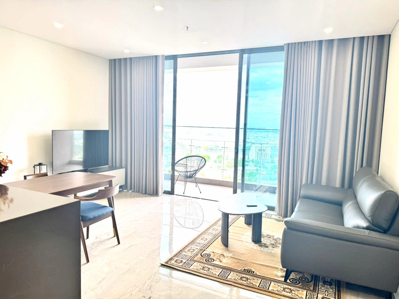 Căn hộ 2 phòng ngủ với view sông tại Thảo Điền, TP.HCM