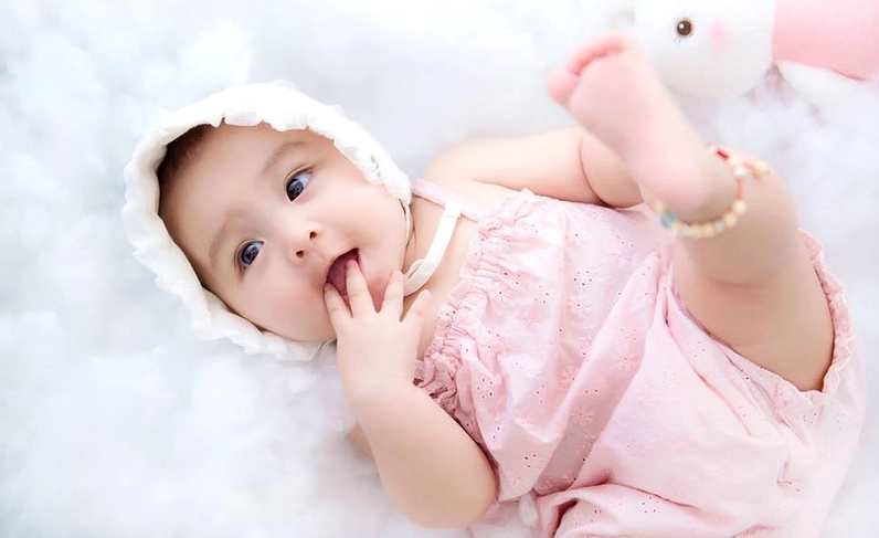 Chọn ngày cắt tóc máu cho trẻ sơ sinh hy vọng bé khỏe mạnh và có mái tóc dày