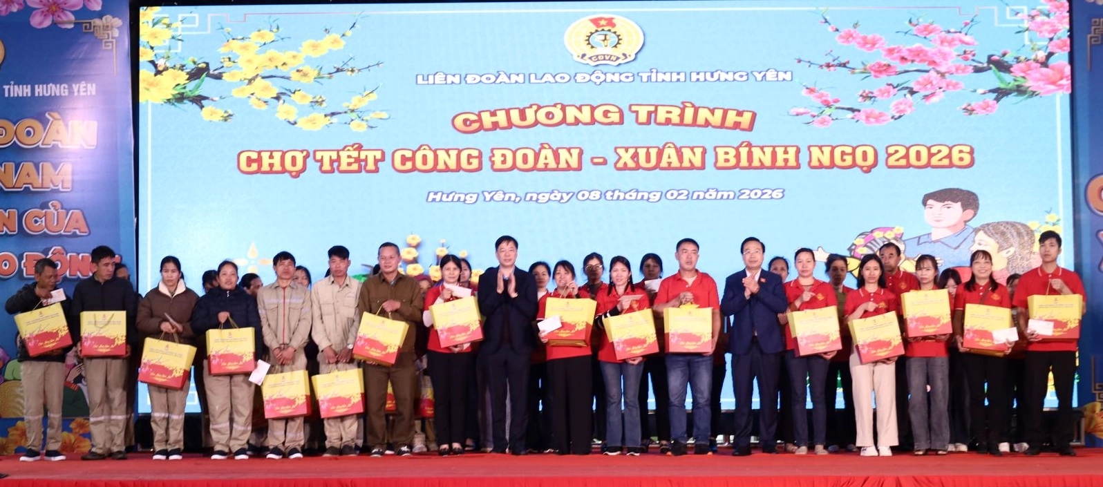 Công đoàn Hưng Yên: 'Chợ Tết Công đoàn – Xuân 2026' - Ấm áp nghĩa tình cùng người lao động.