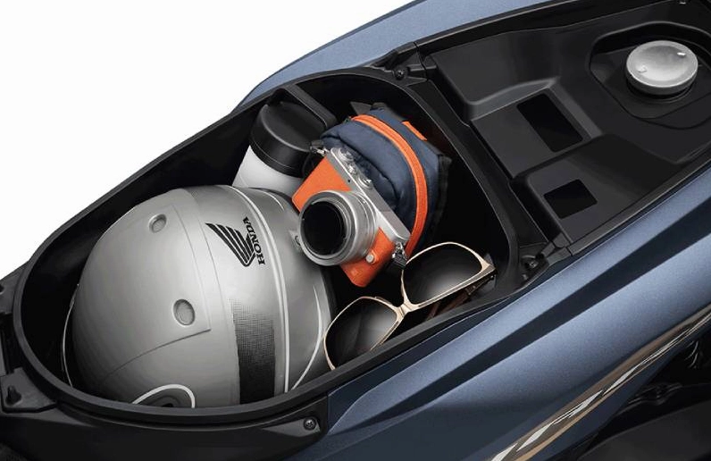 Cốp xe Vario 125 rộng rãi tiện dụng