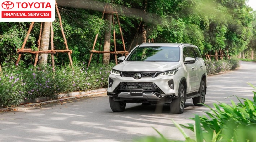 Giá xe Toyota 7 chỗ Fortuner 2025