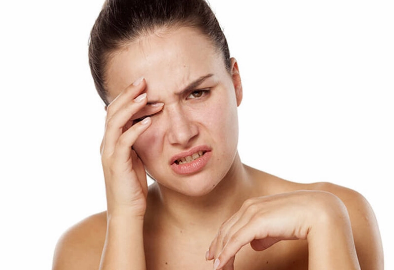 Hiện tượng mắt phải giật có thể là điềm báo về việc gì đó theo quan niệm dân gian