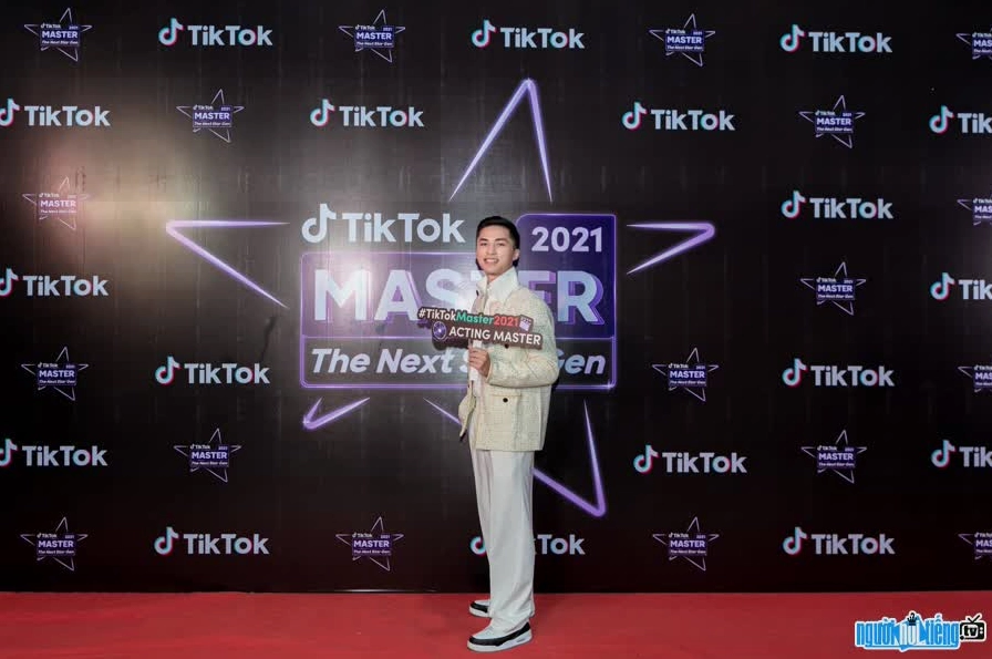 Hình ảnh Tiktoker Hoàng Hôn tại một sự kiện của Tiktok