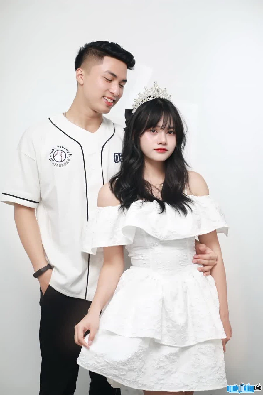 Hình ảnh Tiktoker Hoàng Hôn và bạn gái