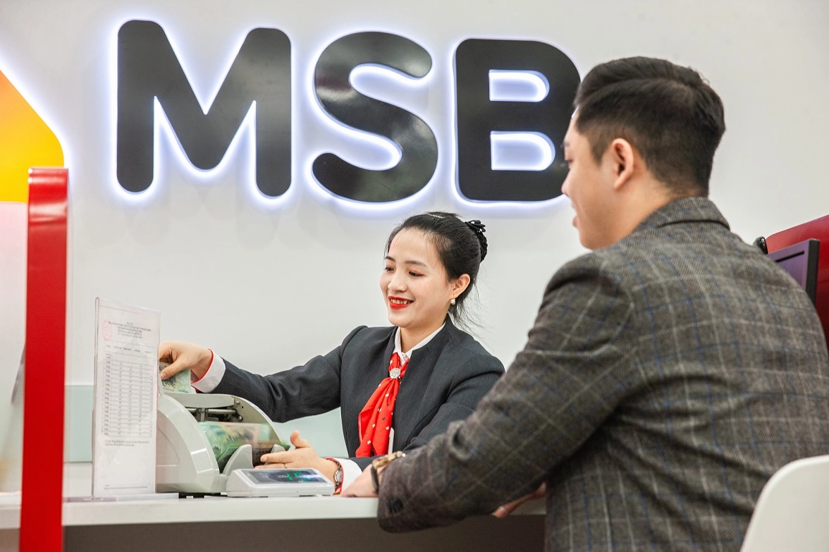 Khách hàng gửi tiền vào ngân hàng MSB