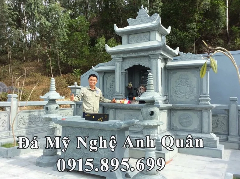 Không gian khu lăng mộ đá xanh rêu trang nghiêm