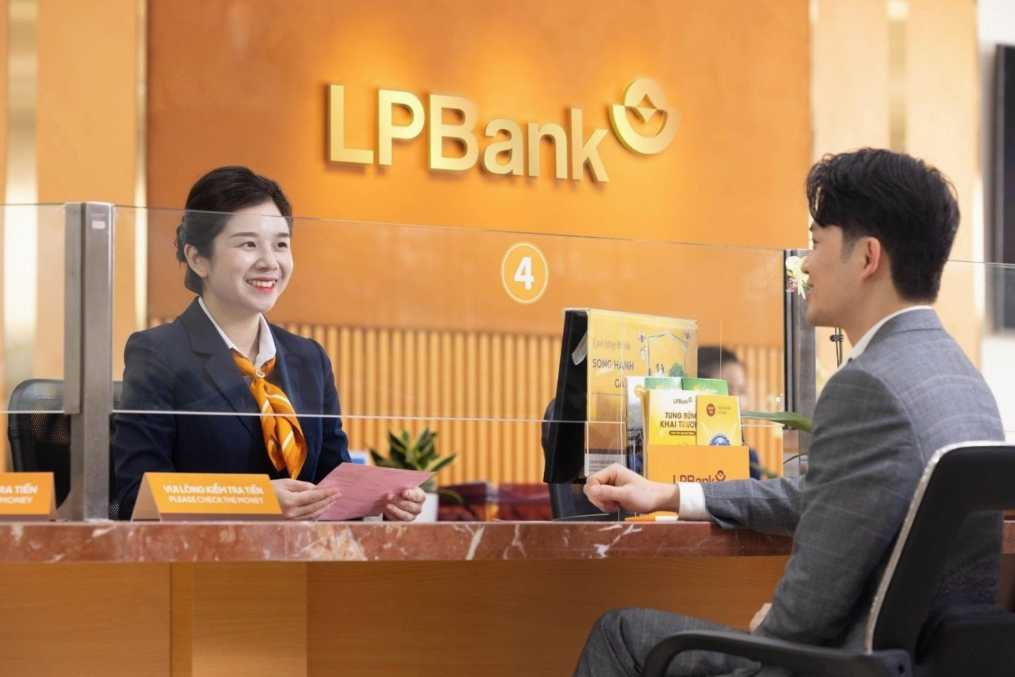 Logo và tên gọi của LPBank