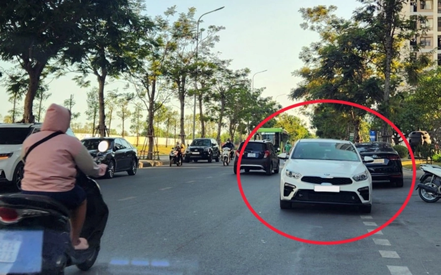 Mức phạt người điều khiển xe ô tô, xe máy đi ngược chiều