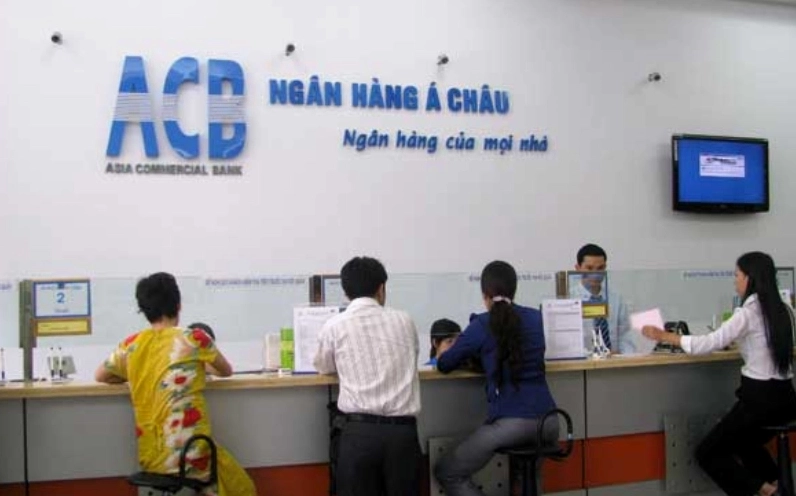 ngân hàng làm việc đến mấy giờ
