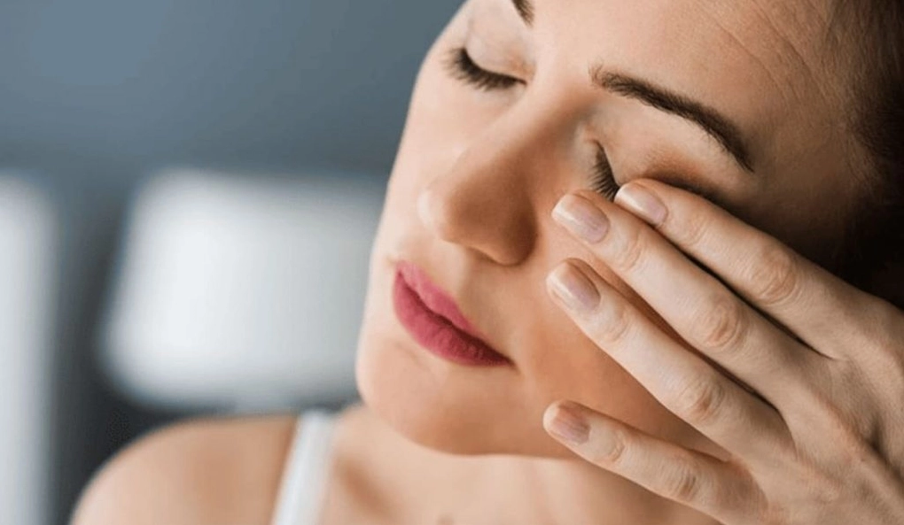 Nghỉ ngơi, bổ sung dinh dưỡng, giữ ẩm mắt để giảm giật mí trái