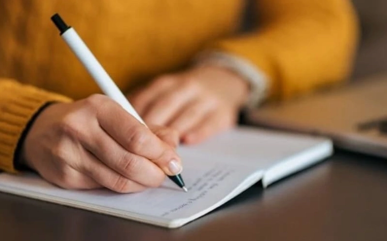 Người kinh doanh khai bút để cầu tài lộc, thịnh vượng