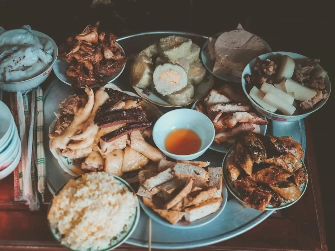 Sắm lễ vật cúng ngoài mộ trước khi đọc văn khấn