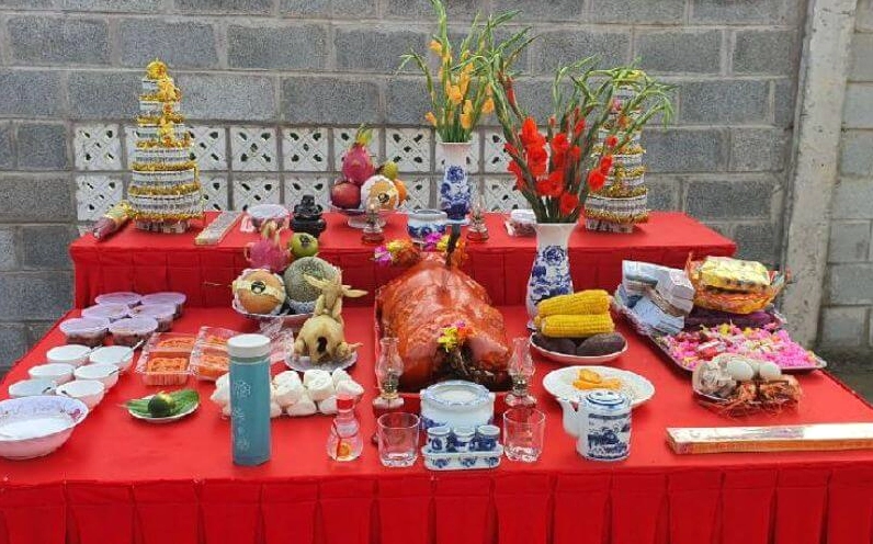 Trình báo với thần thổ địa thông qua lễ cúng
