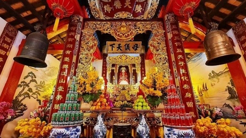 Văn khấn đi lễ phủ Tây Hồ ngắn gọn, chuẩn nhất